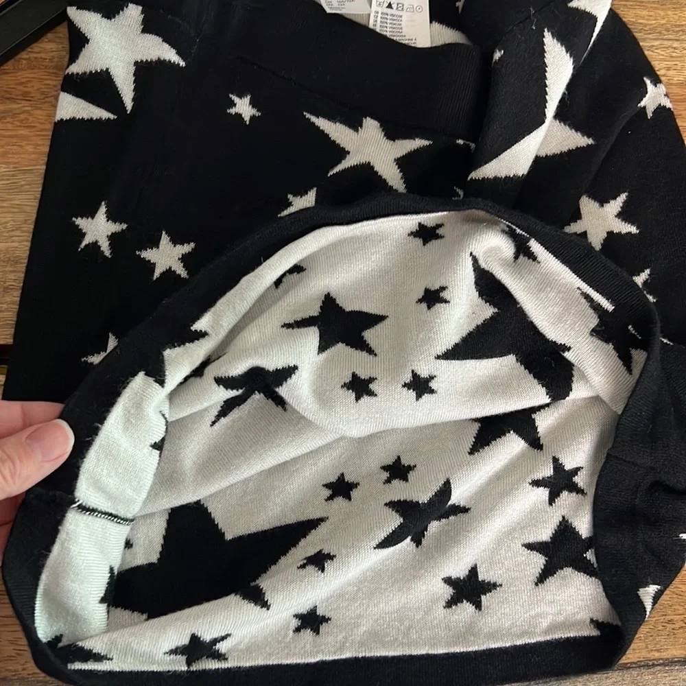 H&M DIVIDED black and white Stars stretchy knit mini skirt size Small